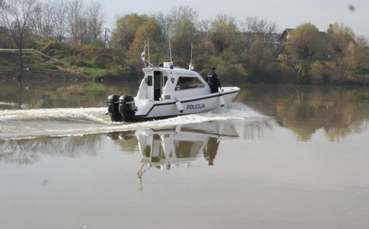 Iz Save spašeno deset migranata: Probušio im se čamac pa ostali u rijeci