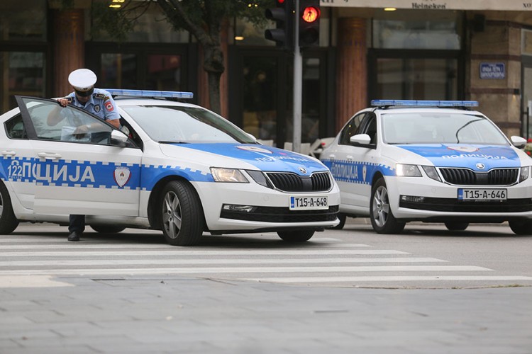 Pretresi u Zvorniku: Pronađeni droga, municija i telefoni