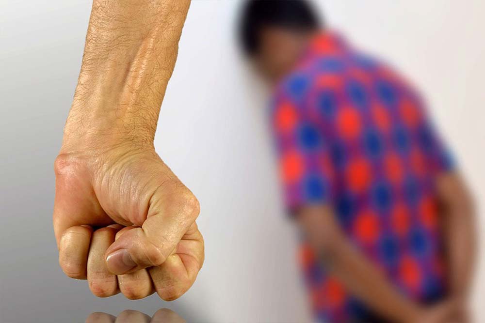 Maloljetnika tukli, tjerali da pije i nožem mu odsjekli kosu