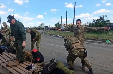 UŽIVO /VIDEO/ Objavljen snimak predaje boraca iz Azovstala; Kadirov poslao poruku; Kasparov i Hodorkovski na listi stranih agenata;Evo kako Ukrajina izvozi žito 