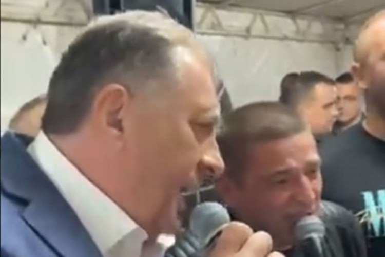 Dodik zapjevao u duetu sa Bajom Malim Knindžom