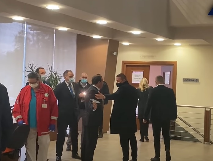 INCIDENT U NSRS Vukanović nasrnuo na Željku Cvijanović, reagovalo obezbjeđenje (VIDEO)