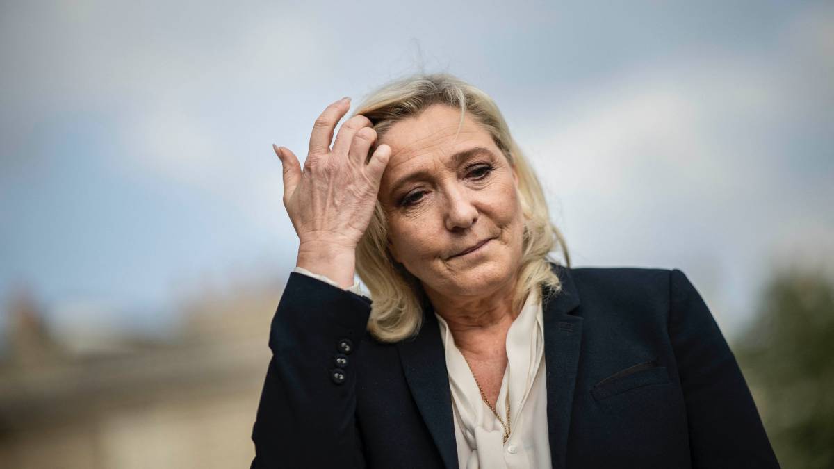 Marine Le Pen: Macronova situacija je neodrživa