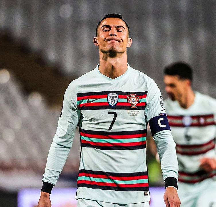 OTKRIO DA IMA SPECIJALNU SVESKU Ronaldo se usred krize uključio u raspravu na Instagramu