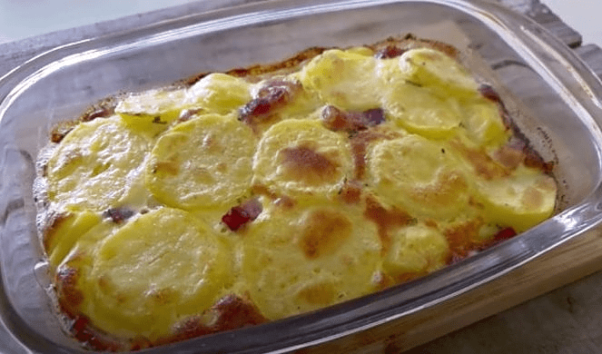 KREMASTI KROMPIR IZ RERNE! Sa pavlakom i sirom – topi se u ustima! Recept koji ćete OBOŽAVATI!