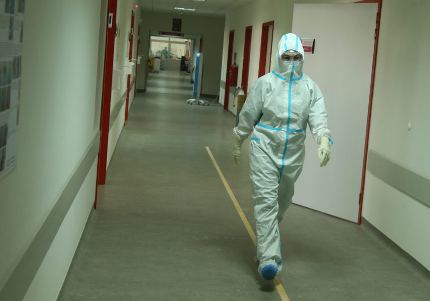 LJEKARSKI NALAZ HIT NA INTERNETU: Žena s ranom na ruci otišla kod doktora, cijeli Balkan se smije kako je opisao povredu