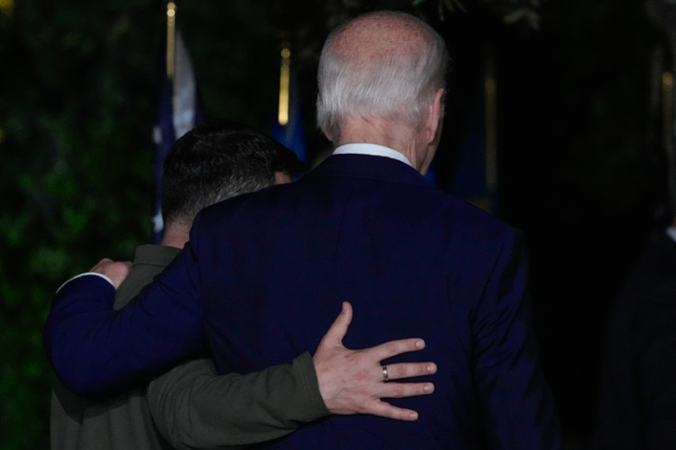 AP: Bajdenova administracija šalje vojnu pomoć Kijevu vrijednu oko 125 miliona dolara