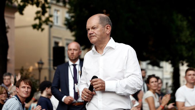 Njemački kancelar izviždan na partijskom mitingu /video/