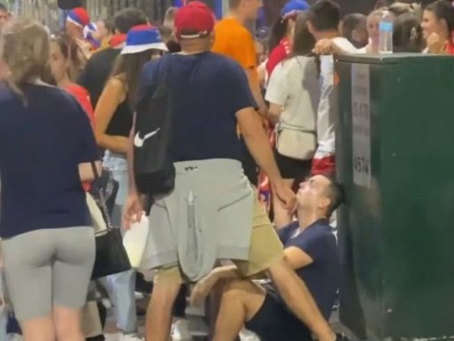 Sukob Đokovićevih pristalica i policije u Melburnu (VIDEO)