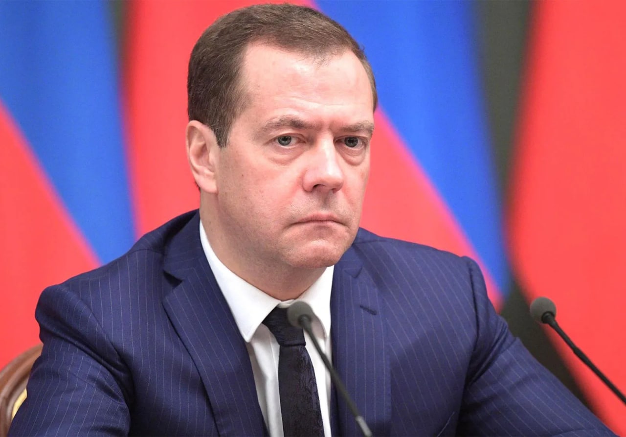 Medvedev upozorio: Hapšenje Putina bi bilo ravno objavi rata