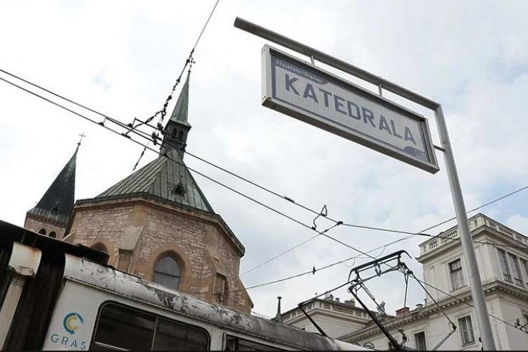 Beba rođena na tramvajskoj stanici u Sarajevu i njena majka dobile doživotne karte za gradski prevoz