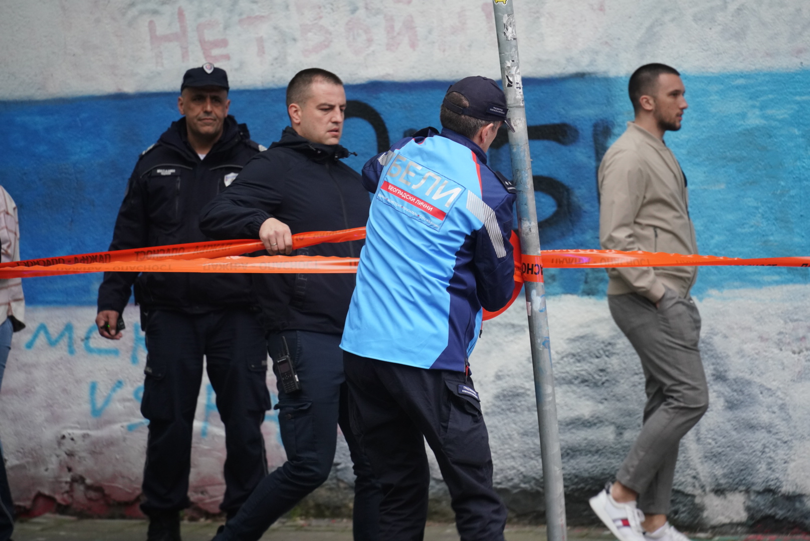 Detalji krvavog pira u osnovnoj školi u Beogradu: Dječak (14) donio očev pištolj u školu, pa u pucnjavi ubio čuvara i ranio četvoro učenika (FOTO)