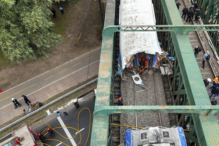 Povrijeđeno 90 ljudi u sudaru putničkog voza i vagona