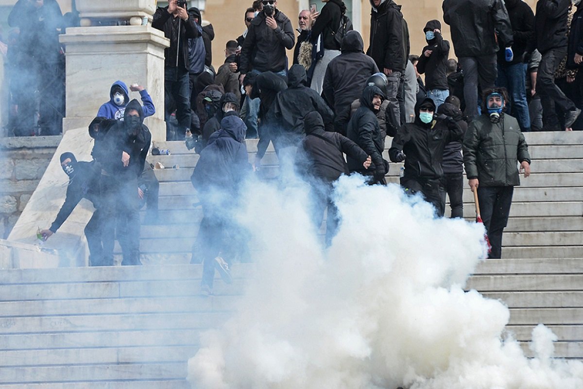 Totalni haos na ulicama Grčke (VIDEO)
