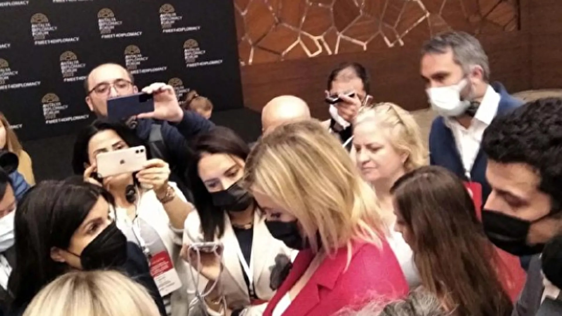 Rasprava Zaharove i novinarke „CNN-a“: Žmurite već osam godina, otvorite oči ili ćete ostati slijepi /VIDEO/