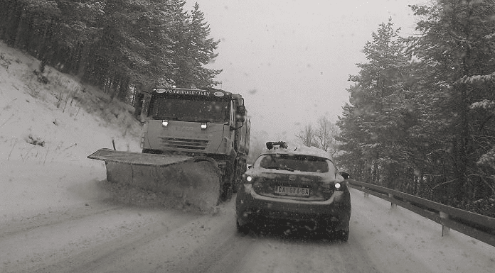 Magistralni putevi očišćeni i posuti