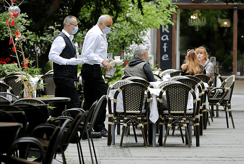 UZ DODATNI OPREZ U zemljama regiona život se postepeno vraća u normalu