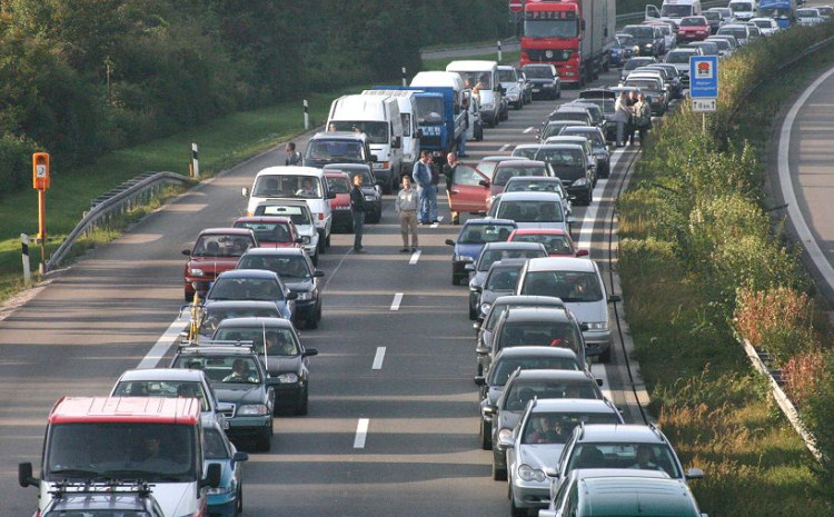 Muškarac pijan vozio 12 kilometara u suprotnom smjeru na autoputu