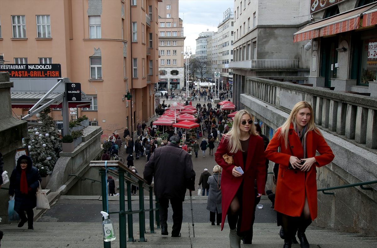 Zagreb: Na Badnjak ulice prepune ljudi (FOTO)