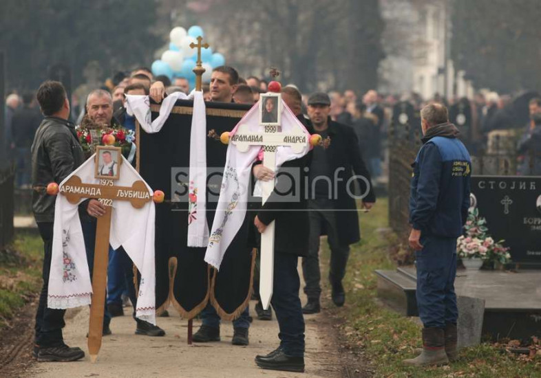 Sahranjeni otac i kćerka koji su živote izgubili u padu aviona