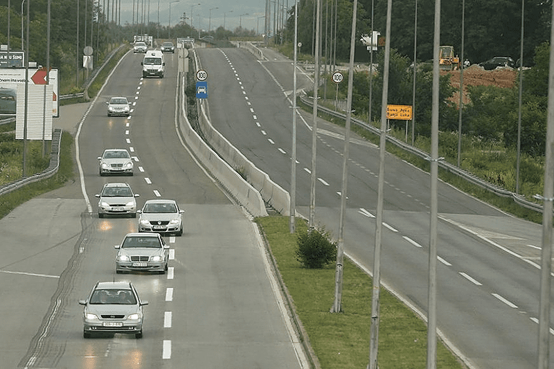 Povoljni uslovi za vožnju: Kolovozi jutros suvi, vidljivost dobra