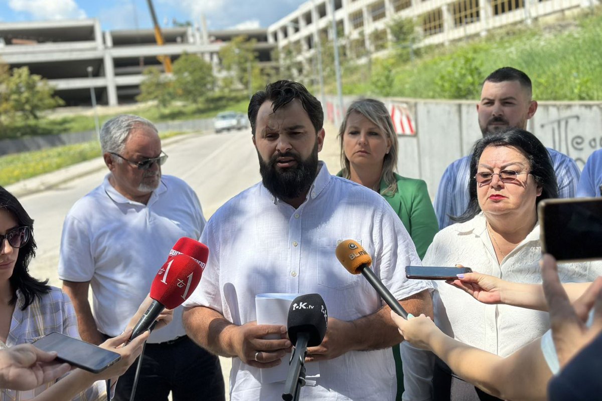 UKC RS: Riješićemo problem parkiranja; PDP: Kao da grade Skadar na Bojani