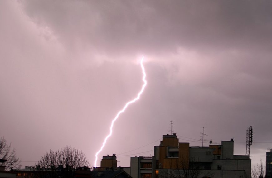 UŽAS NA VJENČANJU Grom udario u čamac, poginulo 17 ljudi