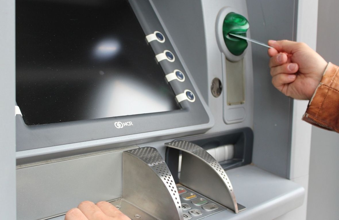 U centru grada bombom raznesen bankomat