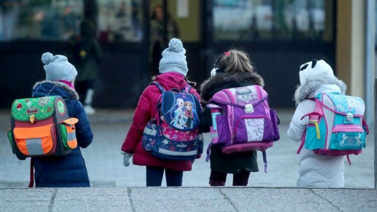 Još jedna škola u BiH zabranila mobilne telefone: “Pomoć učenicima da se socijaliziraju”