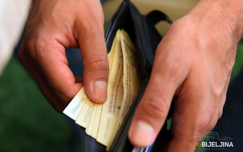 Za Novu godinu građani Srpske POTROŠILI SKORO 90 MILIONA KM