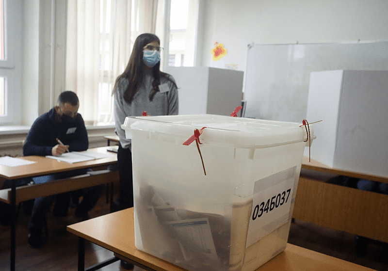 Najveća izlaznost u Zubinom Potoku: Do 15 časova pravo glasa iskoristilo 32.43 odsto birača