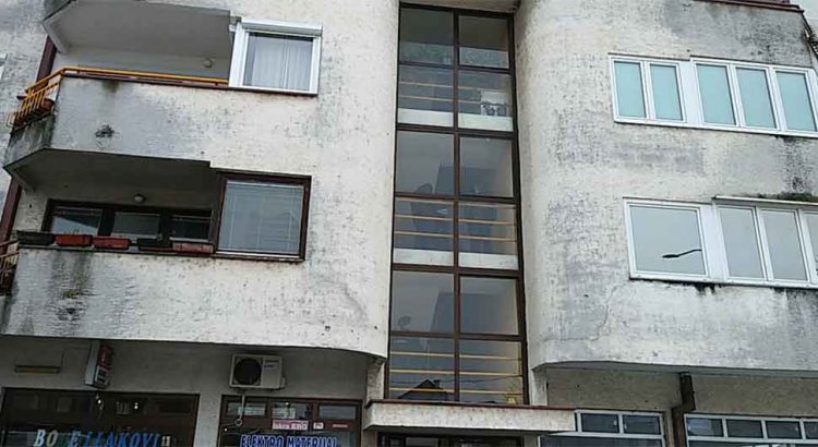 DETALJI ZLOČINA,IZA BIVŠEG PARA OSTALO TROJE DJECE Krvavi pir u stubištu zgrade