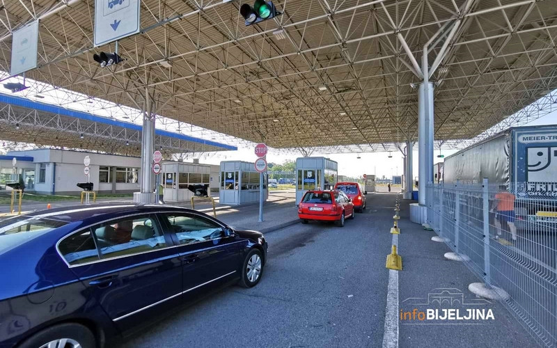 Nesmetano odvijanje saobraćaja, gužva na graničnom prelazu Gradiška