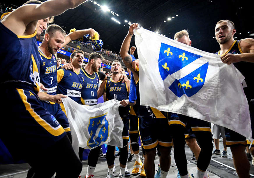 DOZVOLJENE SAMO SLUŽBENE ZASTAVE BIH Uklonjene zastave sa 