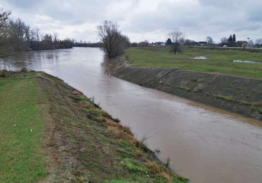 STRAH OD POPLAVA Nivo većine rijeka tokom noći porastao više od pola metra, slijedi novi rast