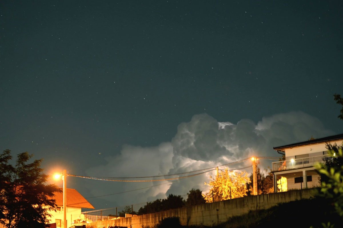 U Banjaluci i Bijeljini u 20.00 časova izmjereno čak 35 stepeni