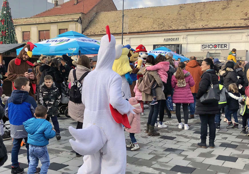 U BIJELJINI VEĆ VESELO Najmlađi Bijeljinci oživjeli gradski trg živopisnom igrom i smijehom
