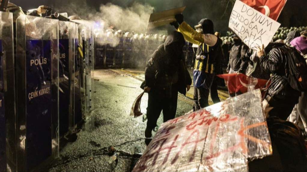 Nakon protesta u Istanbulu policija uhapsila 41 osobu zbog vrijeđanja Erdoana i njegove porodice