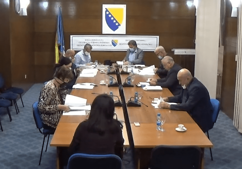 PLAĆALI OGLAŠAVANJE PRIJE POČETKA KAMPANJE Devet političkih stranaka kažnjeno na sjednici CIK