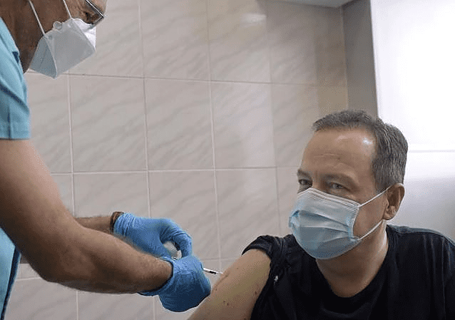 DAČIĆ PRIMIO RUSKU VAKCINU U Srbiji počela vakcinacija Sputnjikom V