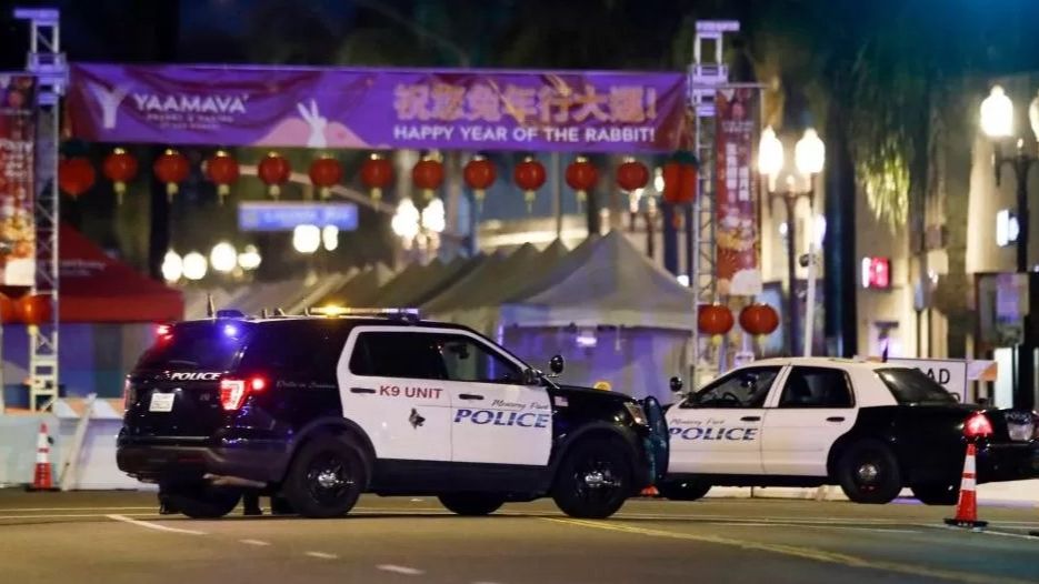 Masovna pucnjava u Kaliforniji: Najmanje 10 osoba ubijeno /VIDEO/