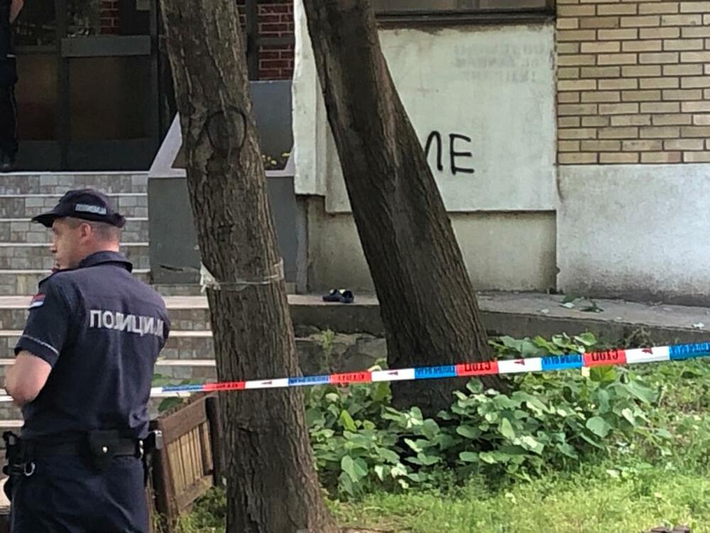 UŽAS U BEOGRADU Majka i dijete skočili sa trećeg sprata!