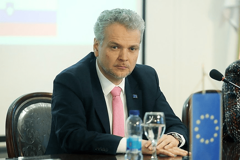 DONACIJA EU Satler uručuje medicinsku opremu Institutu za javno zdravstvo