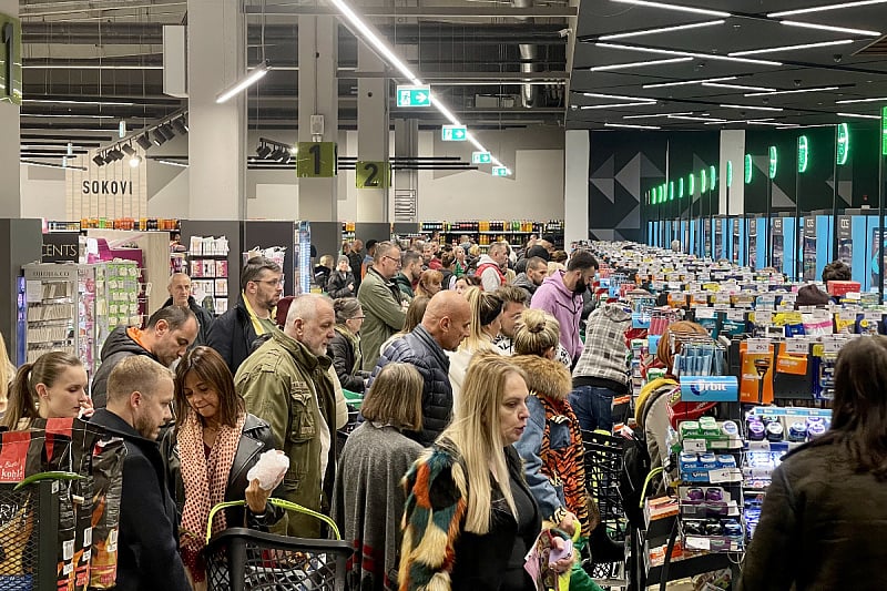Neradna nedjelja bi mogla biti ukinuta, ali tek od septembra i samo za određene trgovine