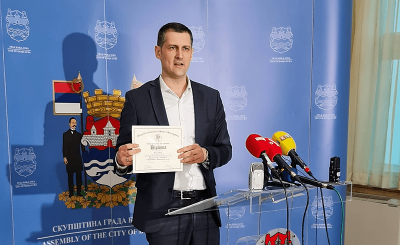 NEVEN STANIĆ: Magistrirao sam na prestižnom univerzitetu, Stanivukovićeve izjave su klevetničke