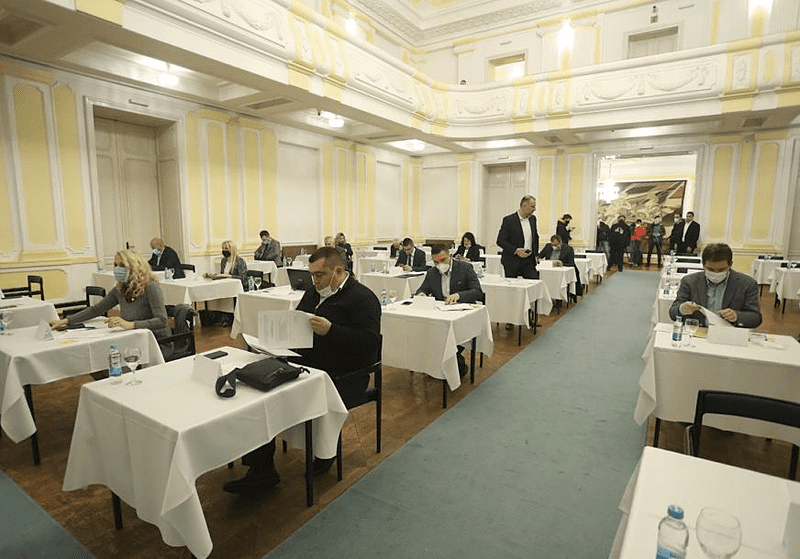 NA IVICI FIZIČKOG OBRAČUNA Skupština grada na prisilnoj pauzi zbog sukoba Lazića i Stanića