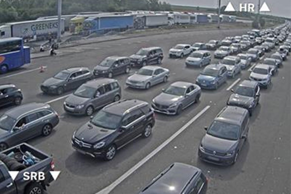 Udarni turistički vikend: Kolone duge 13 kilometara