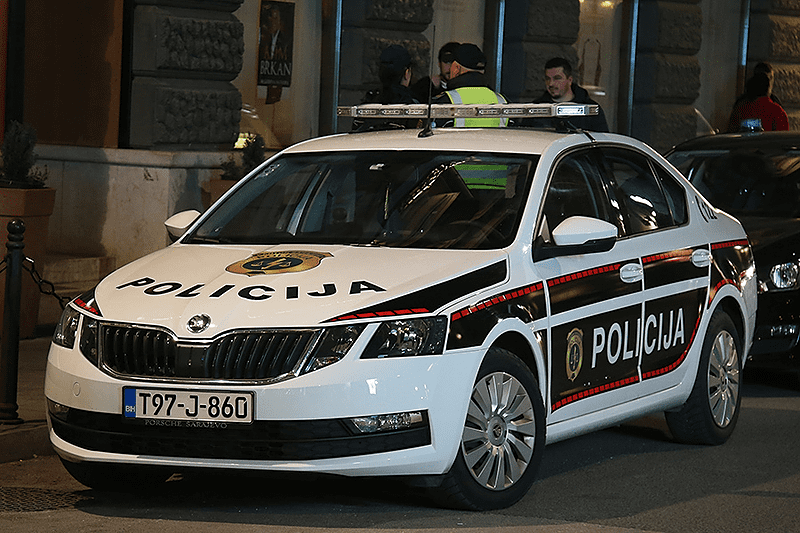 POVRIJEDILI POLICAJCA Maskirani i naoružani pokušali da opljačkaju pumpu