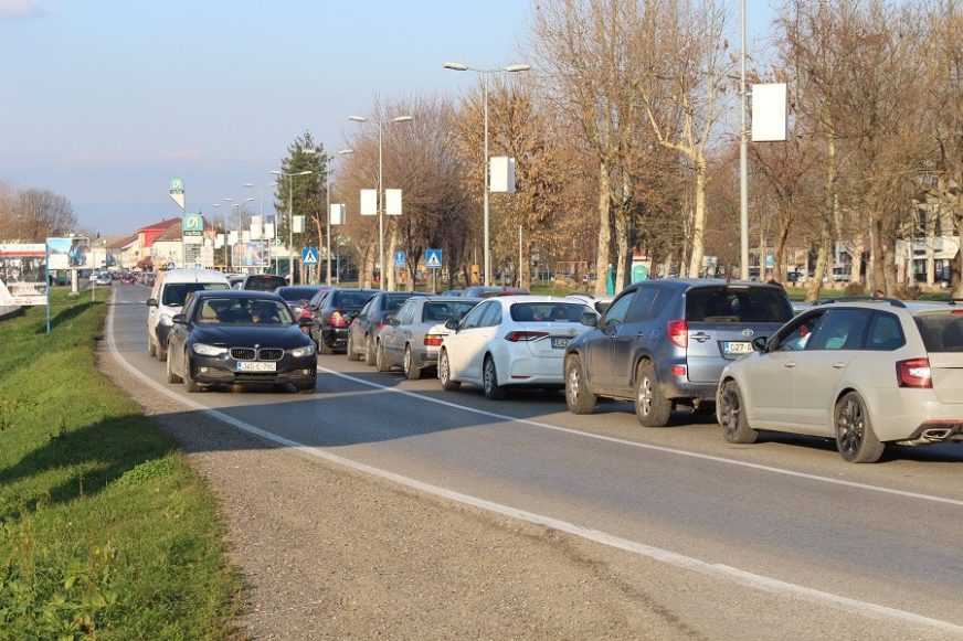 Budite strpljivi! Na Zupcima gužva u oba smjera, u Gradiški na izlazu iz BiH