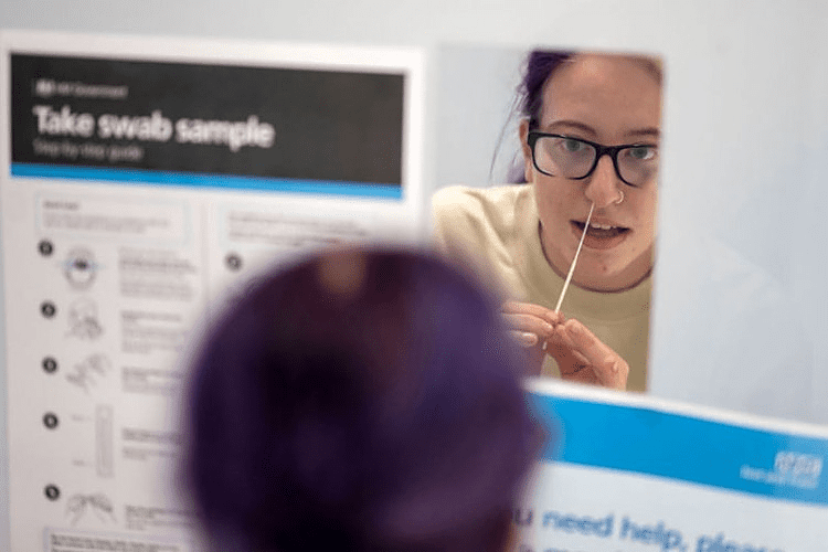 Građani  “okupirali” apoteke : Pomama za kućnim testovima počela prije nabavke